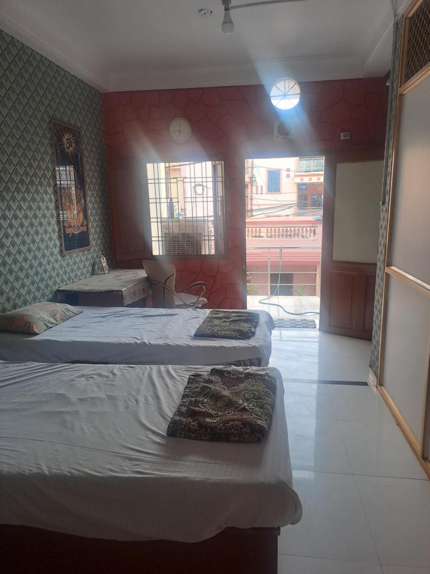 אינדורה Narmada Guest House מראה חיצוני תמונה